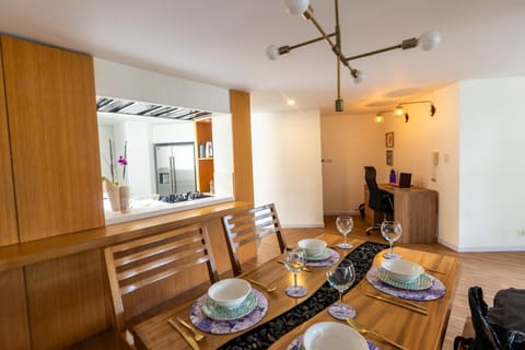 Living room, Food and drinks, Dining area