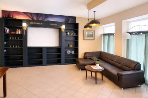Property building, Restaurant/places to eat, Breakfast