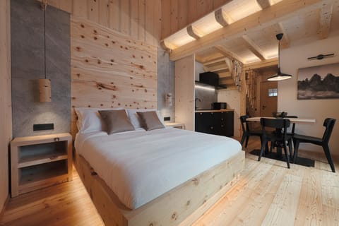 Bed, Kitchen or kitchenette, Photo of the whole room, Bedroom