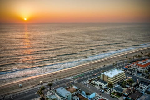 Sycamore Haus Estate – Rent All 3 Ocean-View Luxury Condos Steps from Carlsbad State Beach House in Carlsbad