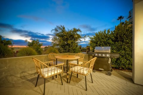 Luxury Carlsbad Retreat | Across The Street From Beach | Firepit, BBQ, Ping Pong, Cornhole & More Apartment in Carlsbad