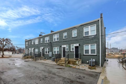 Perfect Short Stay in Historic Columbus Walkable Modern & Easy Apartment in German Village