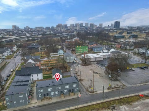 Perfect Short Stay in Historic Columbus Walkable Modern & Easy Apartment in German Village