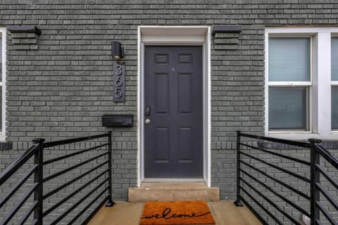 Perfect Short Stay in Historic Columbus Walkable Modern & Easy Apartment in German Village