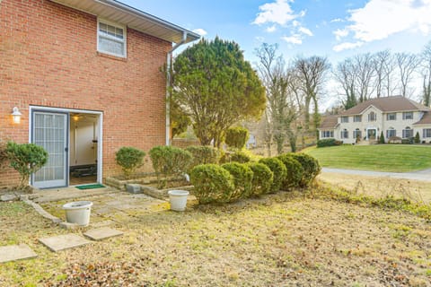 Work and Play in Alexandria! DMV Commuter Base Apartment in Lincolnia