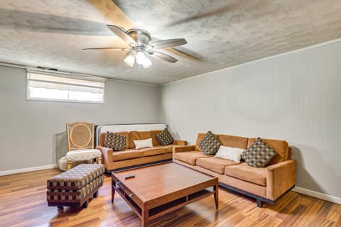 Work and Play in Alexandria! DMV Commuter Base Apartment in Lincolnia