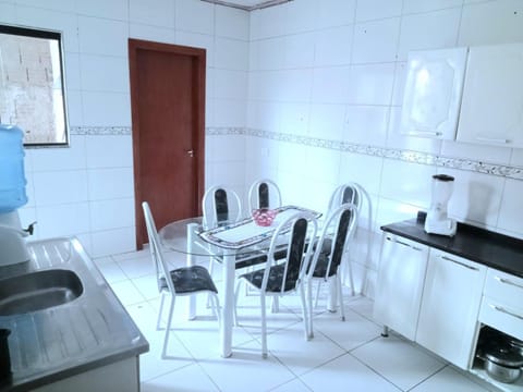 Kitchen or kitchenette, Dining area, stove