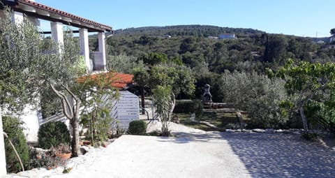 Property building, Facade/entrance, BBQ facilities