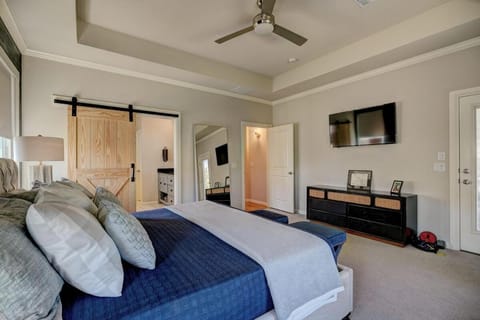 Contemporary 3B 2B Luxuriously Furnished Home Villa in Edmond