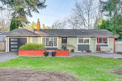 2 Mi to Wineries! Woodinville Home with Deck and Yard House in Bothell