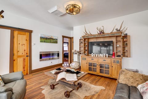 1 Blk to Main St! Crystal Connection Montrose Home House in Montrose