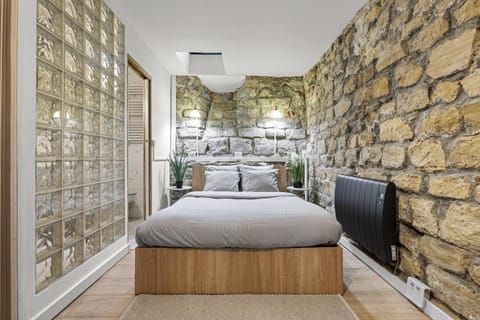Photo of the whole room, Bedroom, concierge