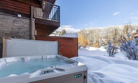 Modern Big Sky Retreat - Hot tub Shared Pool House in Big Sky