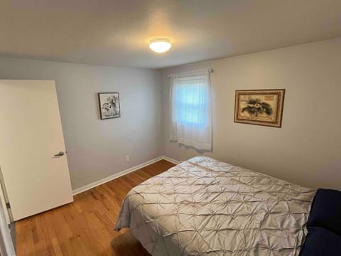 Quiet & Cozy home in Green Bay House in Ashwaubenon