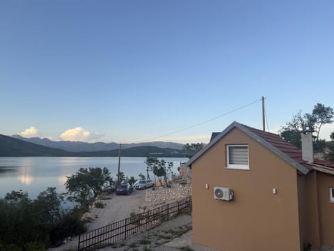 Property building, Day, Natural landscape, Lake view, Mountain view