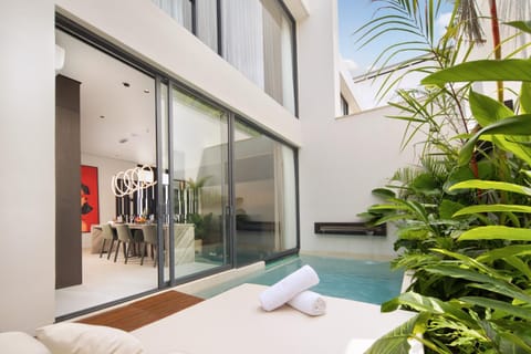 Swimming pool, sunbed