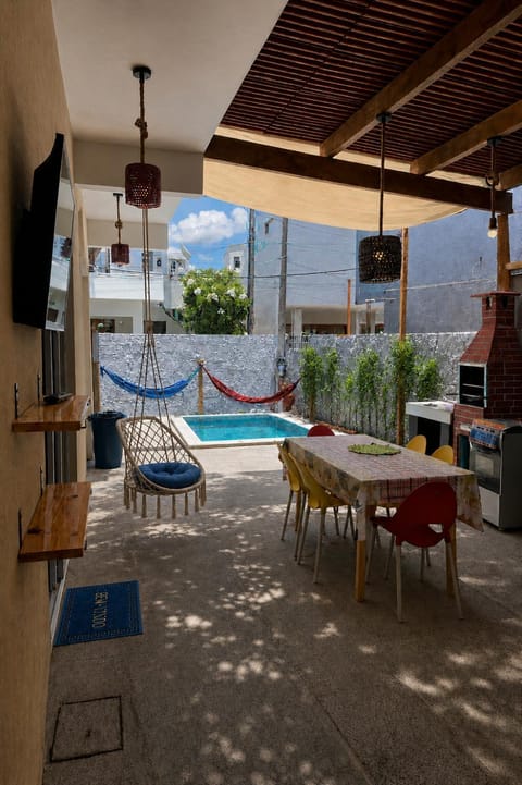 Patio, Day, TV and multimedia, Balcony/Terrace, Dining area, Pool view, Swimming pool