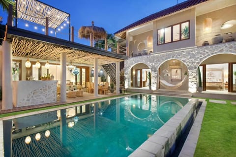 Property building, Pool view, Swimming pool, Swimming pool
