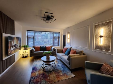 TV and multimedia, Living room, Seating area