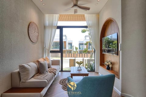 TV and multimedia, View (from property/room), Living room, Seating area, air conditioner