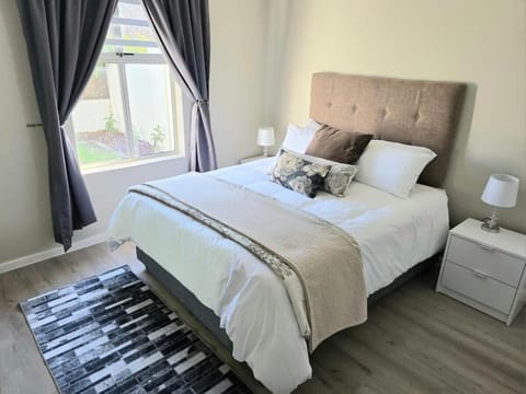 2 Bedroom house at Tweespruit - Pet friendly House in Stellenbosch