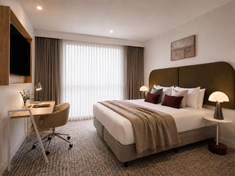 Bed, TV and multimedia, Bedroom