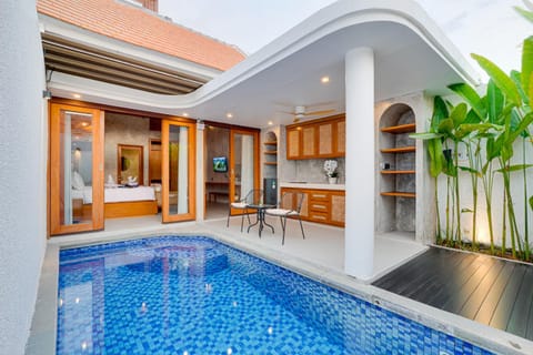 Patio, Kitchen or kitchenette, Pool view, Swimming pool