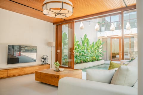 Communal lounge/ TV room, Garden, TV and multimedia, Living room, Evening entertainment, Garden view