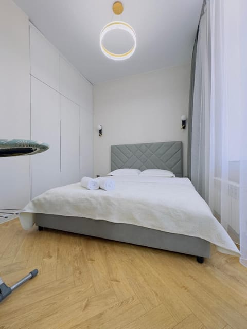 Bed, Bedroom, towels, wardrobe