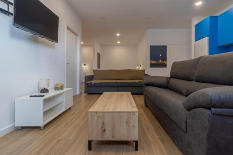 TV and multimedia, Living room, Seating area, Evening entertainment