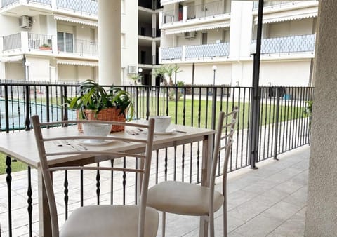 Property building, Balcony/Terrace, Seating area