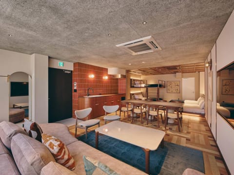 TV and multimedia, Kitchen or kitchenette, Living room, Seating area, Dining area, air conditioner