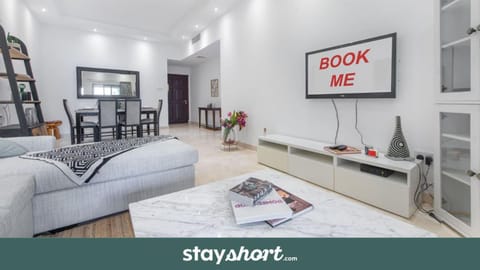Free housekeeping visits during your stay - StayShort - Stylish 2BR Dubai Marina Stay Balcony Views House in Dubai