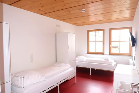 Bed, TV and multimedia, Bedroom