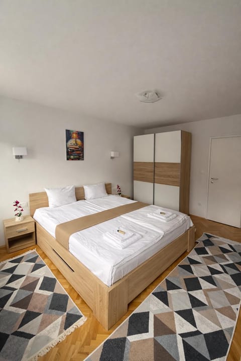 Bed, Photo of the whole room, Bedroom, wardrobe