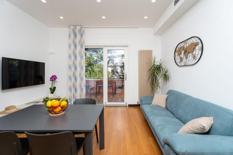 TV and multimedia, Living room, Dining area