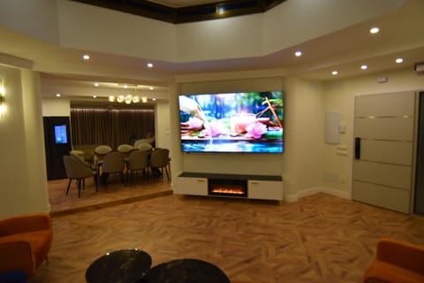 Communal lounge/ TV room, TV and multimedia, Living room, fireplace