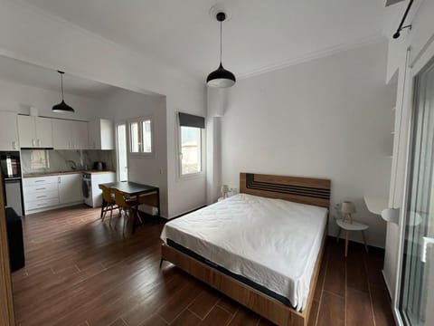 Bed, Kitchen or kitchenette, Photo of the whole room, Bedroom