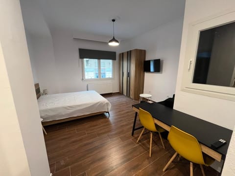 Bed, TV and multimedia, Living room, Seating area, Bedroom