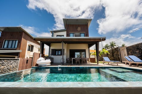 Patio, Day, Pool view, Swimming pool, sunbed