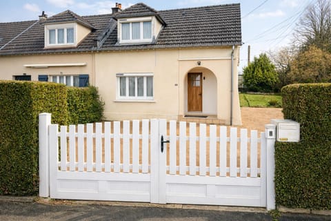 Property building, Day, Garden, Garden view
