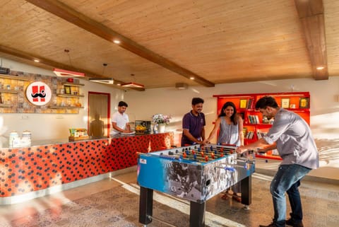 Restaurant/places to eat, People, Billiard, Game Room, group of guests