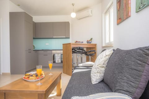 Living room, Food and drinks, Seating area, Dining area, kitchen