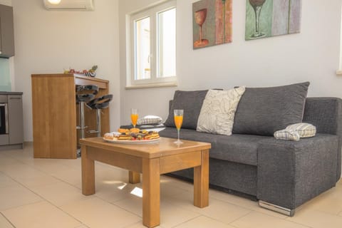 Living room, Food and drinks