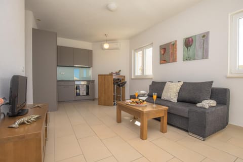 TV and multimedia, Kitchen or kitchenette, Seating area, Dining area