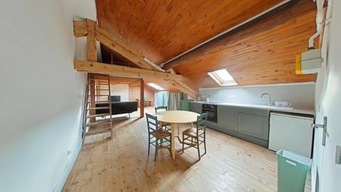 Kitchen or kitchenette, Dining area, stove