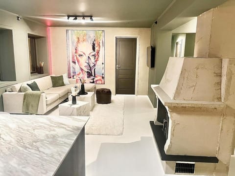 Communal lounge/ TV room, Living room