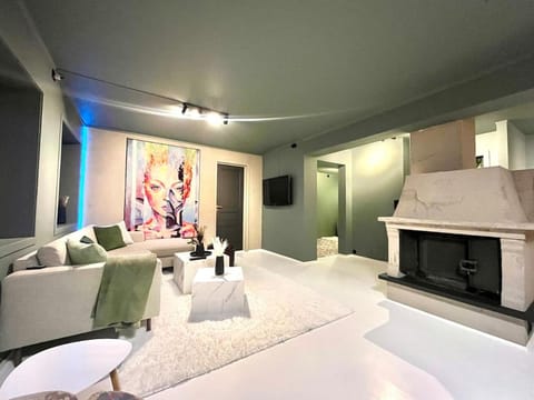 Communal lounge/ TV room, Living room