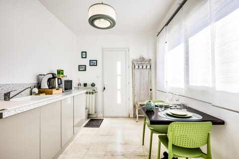 Property building, Kitchen or kitchenette, Living room