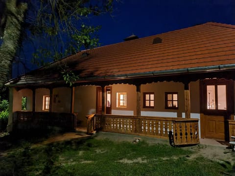 Property building, Night, Garden, Balcony/Terrace, Garden view